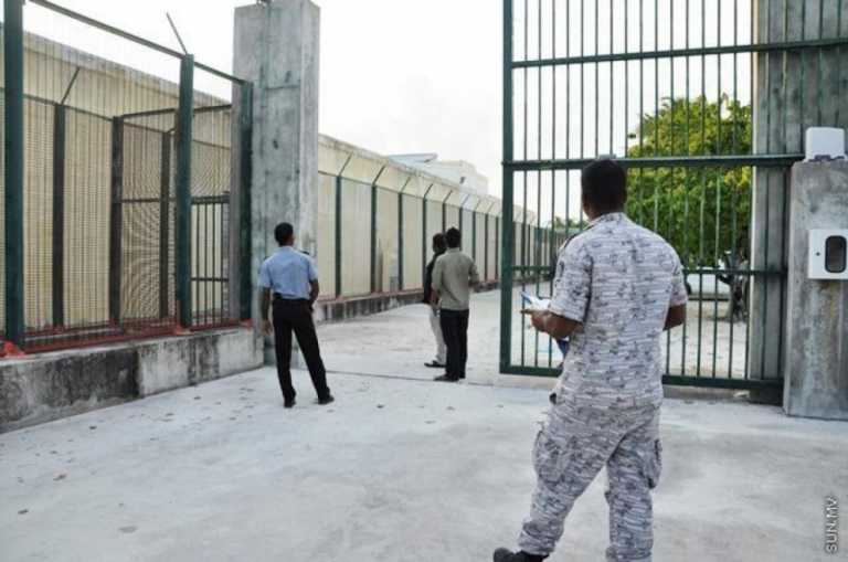 Maldives Police Investigate Drug Smuggling Over Prison Walls – The 